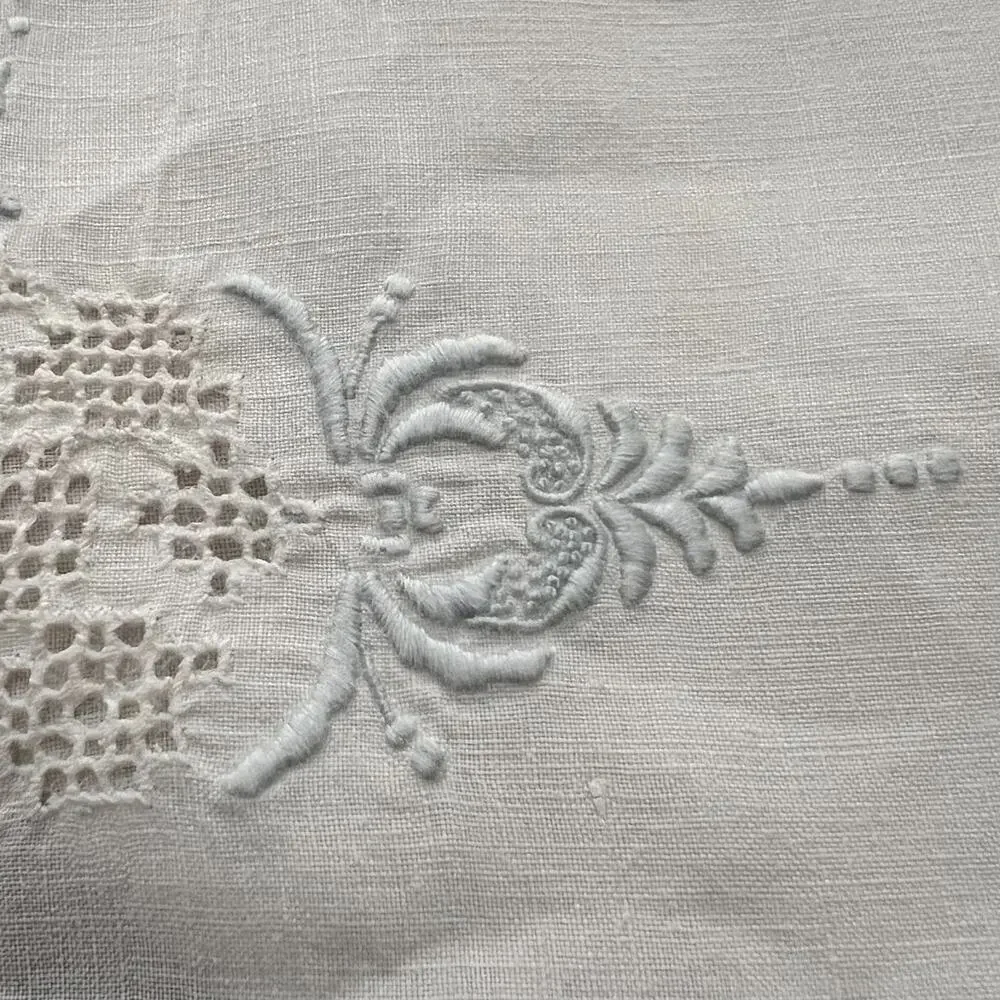 Antique Batiste White Linen Tablecloth Floral Lace Raised Embroidery 103 x 69" - Picture 9 of 13